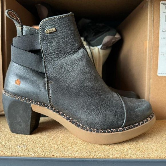 Bueno Florida Chelsea Boots - Picture 2 of 8